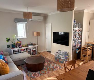 Two bedroom flat with great sun and view! - Photo 2
