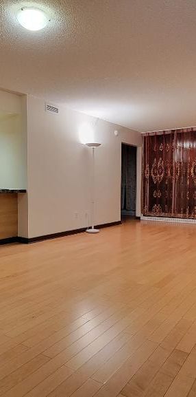 Grand 4 1/2 à louer / Large 4 1/2 for rent - Photo 1