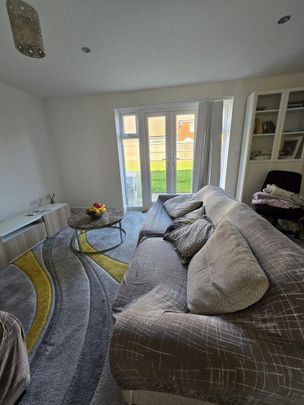 3 bedroom semi-detached house to rent - Photo 1