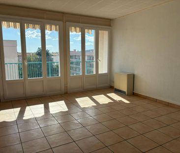 Location Appartement 4 pièces 76m² GUILHERAND GRANGES 07500 - Photo 1