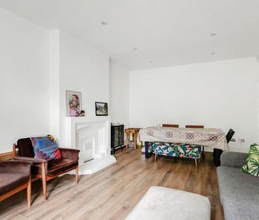 3 bedroom flat to rent - Photo 1