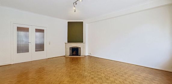 Appartement te huur in Ukkel voor € 1.300 met 2 slaapkamers - Photo 2