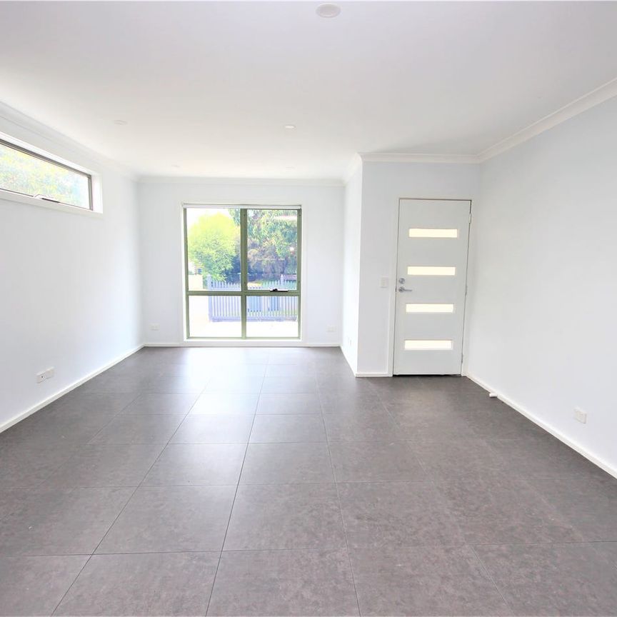 Sleek and modern design. - Photo 1