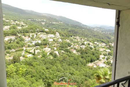 Petit deux pièces dans le village de Gattieres - Photo 4