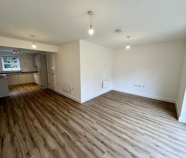 3 bedroom semi-detached house to rent - Photo 2