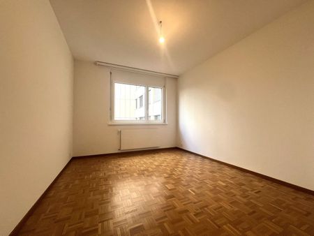 Magnificent 4.5-room apartment with lake view / 3 bedrooms / 2 bathrooms / 1 large balcony / 1 parking space - Foto 2