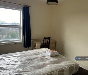 1 bedroom in a house share to rent - Photo 5