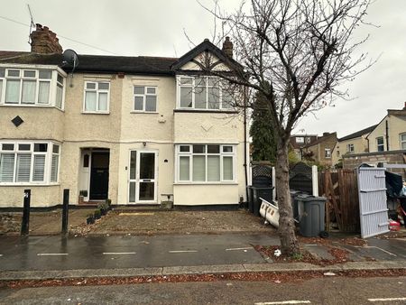 5 Bed End Terrace, Lakehall Gardens, CR7 - Photo 4