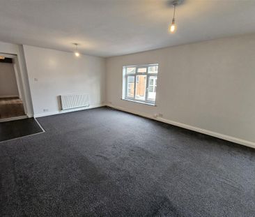 2 bed Flat To Let - Photo 2