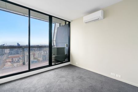 Stylish and Bright Two Bedroom Apartment! - Photo 4