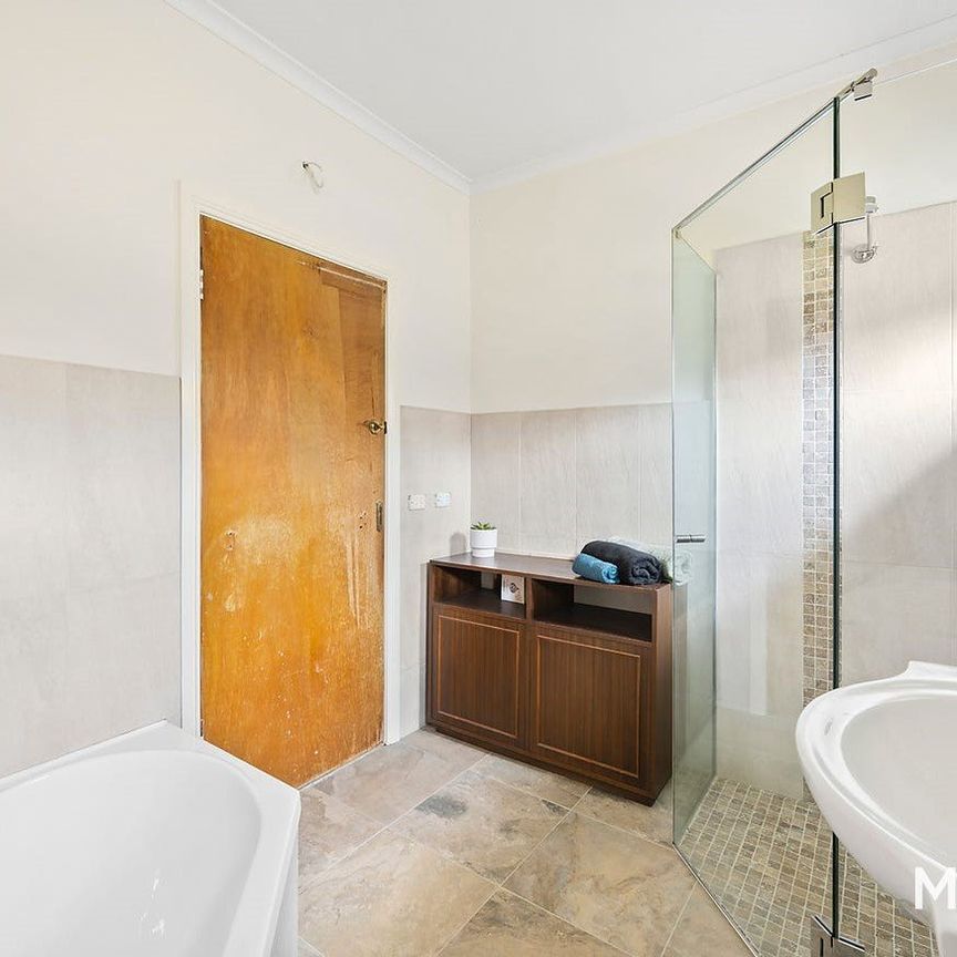 118 Waiora Road, Rosanna - Photo 1