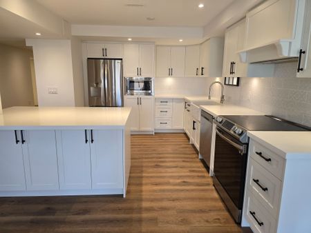 For Lease - 86 Murray Leonard Lane, East Gwillimbury, Ontario - Photo 4