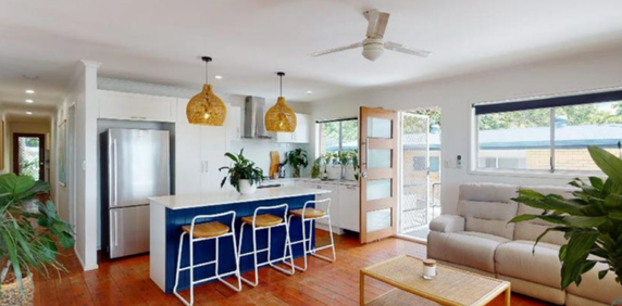 Coastal Living with Ocean Views: Spacious Unit for Rent in Burleigh Heads!" - Photo 2