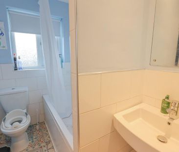 2 bedroom semi-detached house to rent - Photo 6