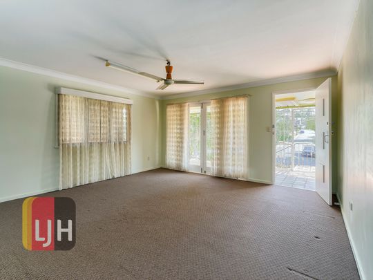 AIRCONDITIONED, 3 BEDROOM, HIGHSET HOME WITH DOUBLE GARAGE! - Photo 1