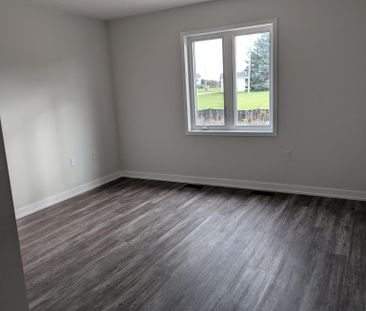 For Lease - 2036 Horace Duncan Crescent, Oshawa, Ontario - Photo 4