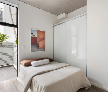 Courtyard apartment in boutique setting close to the village - Photo 5