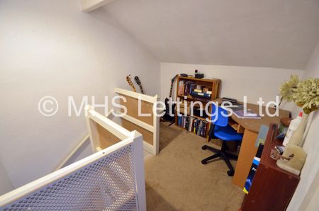 2 Bedroom Mid Terraced House for rent in Autumn Place - Photo 3