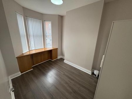 100 Dunluce Avenue, Belfast, BT9 7AZ - Photo 2
