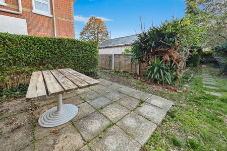 Station Road, Netley Abbey, SO31 - Photo 4