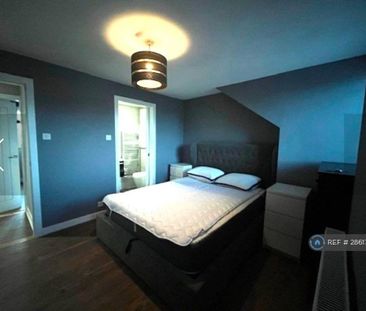2 bedroom semi-detached house to rent - Photo 6