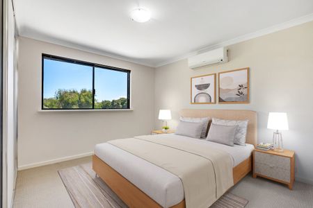 LOCATION MEETS LAID BACK LIVING IN THIS PREMIUM PARKSIDE LOCATION - Photo 5
