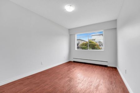 Colonial House Apartments - 1 Bedroom - Photo 2