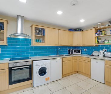 House To Let - Photo 3