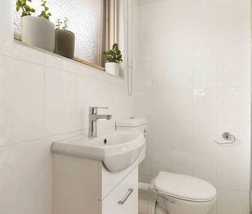 6/16 Vanberg Road, Essendon VIC 3040 - Photo 5