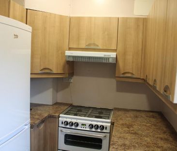 2 bed flat for rent in Priestfield - Photo 2