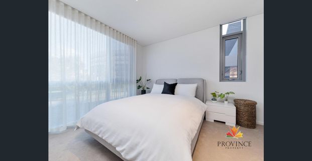 ELEGANT & SOPHISTICATED - Large 1 Bedroom Q3 Apartment – WITH CAR BAY! - Photo 1