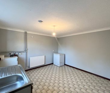 High Street - Photo 2