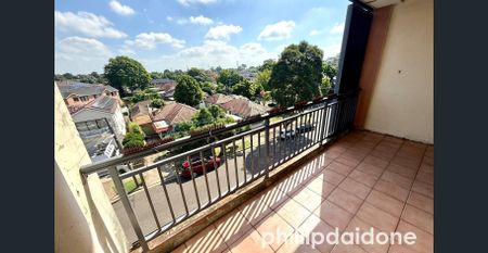 ULTRA CONVENIENT 2 BEDROOM UNIT - Photo 5