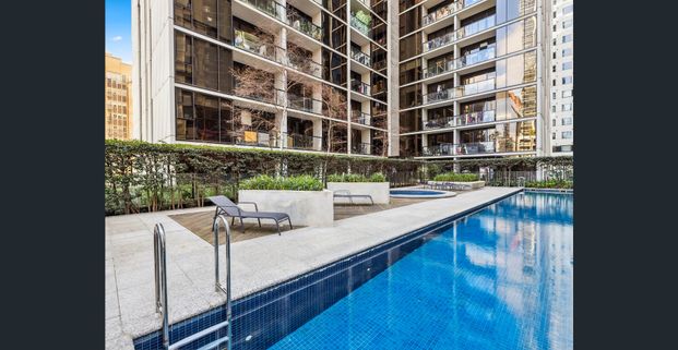 1 bedroom apartment near RMIT and Melbourne Uni - Photo 1