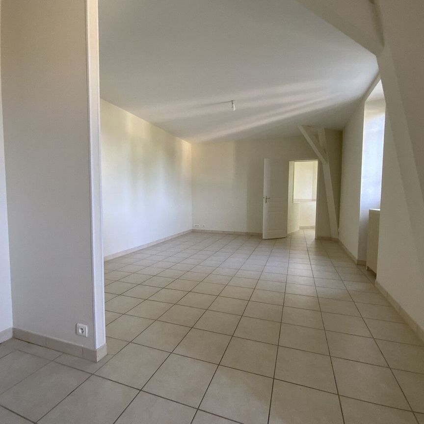 Location appartement 3 pièces, 70.77m², Cognac - Photo 1