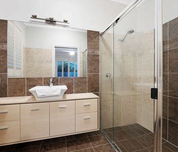 MODERN 3 BEDROOM HOME WITH DUCTED AIRCON & SOLAR - Photo 4