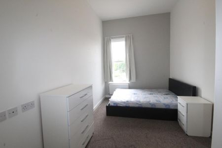 1 bedroom in a flat share to rent - Photo 3