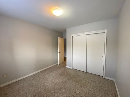 Style Manor - Photo 4