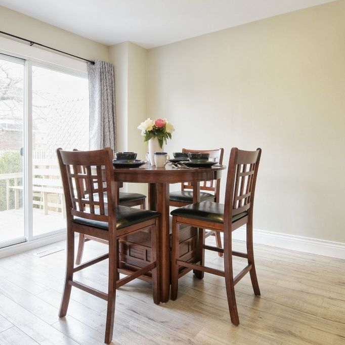 **BEAUTIFUL** 2 Bedroom Main Unit in St. Catharines!! - Photo 1