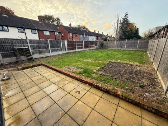 4 bedroom semi-detached house to rent - Photo 1