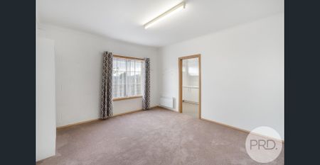 Convenient Location & Spacious Home - Photo 4