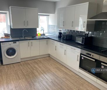 1 bedroom in a flat share to rent - Photo 1