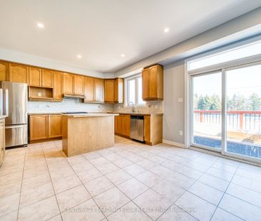 Detached Home For Lease | N8109694 - Photo 4