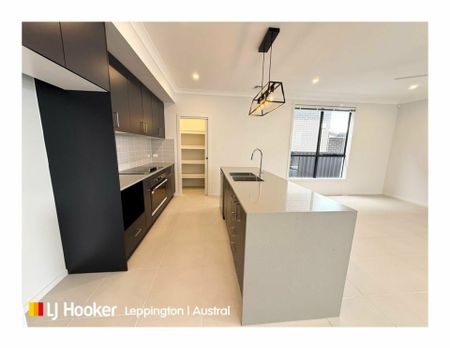 MODERN DOUBLE STOREY LIVING AT ITS FINEST - Photo 5