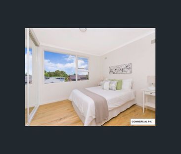 Top Floor Apartment - Perfectly located - Close to Transport - Photo 3