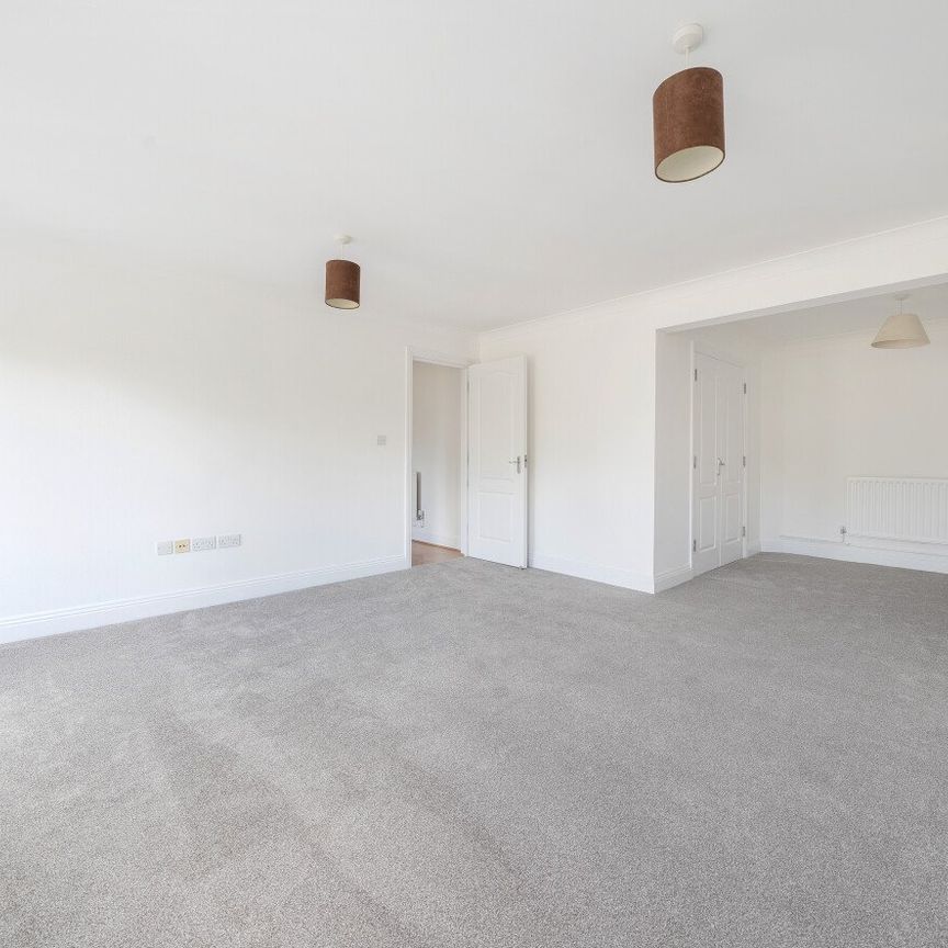 Dacre Park, Lewisham, London, SE13 - Photo 1