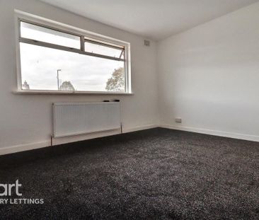 3 bedroom end of terrace house to rent - Photo 4