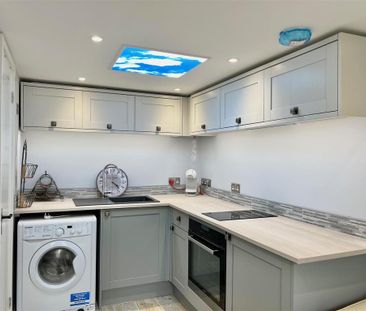 1 bedroom mews to rent - Photo 2