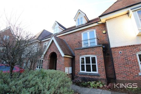 Bassett Green Road, Southampton - Photo 3