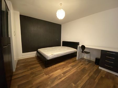 5 Bed - Flat 9, 1-9 Regent Road, Leicester, - Photo 4